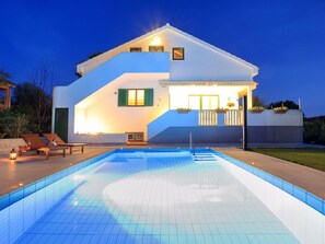 Pool - Luxurious Villa in Zadar With Swimming Pool (Zadar)