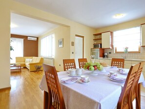 Dining - Luxurious Villa in Zadar With Swimming Pool (Zadar)