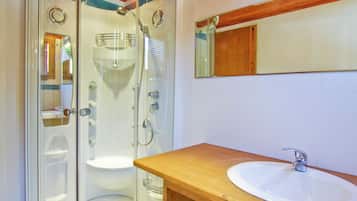 Chalet | Bathroom | Bathtub