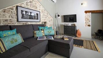 Nhà | Khu phòng khách | TV