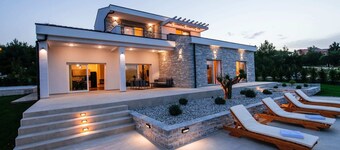 Villa With Private Pool and Garden