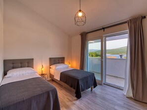 Villa | 4 bedrooms, individually furnished, iron/ironing board, bed sheets