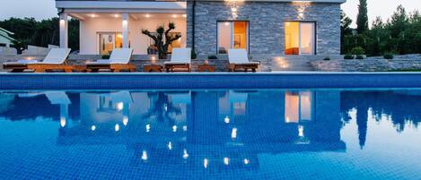 Villa | Pool | Indoor pool, outdoor pool