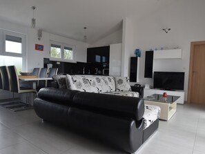 Apartment | Living area - Nice Apartment With Shared Swimming Pool Near the Beach and Trogir (Okrug)