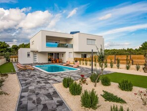 Exterior - Pleasant Villa in Vodice With Private Pool (Vodice)