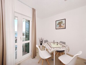 Dining - Luxurious Apartment in Starigrad With Sauna (Starigrad)