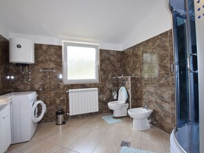 Apartment | Bathroom - Apartment in Pula With Bbq, Parking, AC (Pula)