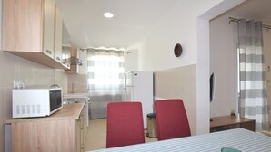 Dining - Apartment in Pula With Bbq, Parking, AC (Pula)