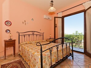5 bedrooms, individually furnished, iron/ironing board, bed sheets