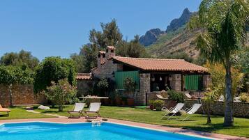 Villa | Piscina | Piscina coperta, piscina all'aperto