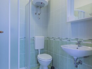 Apartment | Badezimmer | Dusche, Handtücher