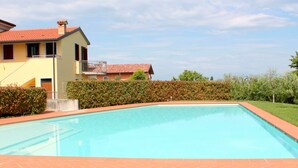 Outdoor pool - Bright Holiday Home in Lazise Italy With Swimming Pool (Lazise)