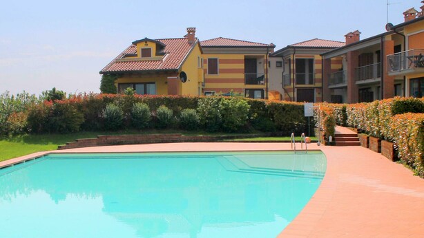 Outdoor pool - Bright Holiday Home in Lazise Italy With Swimming Pool (Lazise)
