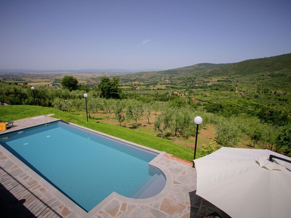Outdoor pool - Rustic Villa in Cortona With Swimming Pool (Cortona)