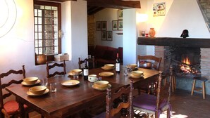 Dining - Rustic Villa in Cortona With Swimming Pool (Cortona)