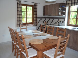 House | Dining - Beautiful, Spacious Holiday Home With Fireplace and Garden Pool Near the Golf Course (Jablonne v Podjestedi)