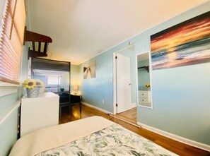 3 bedrooms - Spacious 3 Beds XLg Livg Rm, Kitchen w/ separate Dining Rm; Lg Bck & Side Yrds!! (North Wildwood)