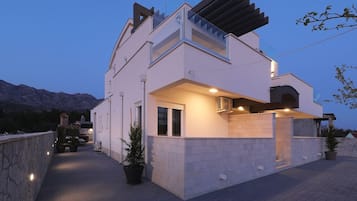 Villa | Exterior