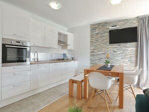 Villa | Eigene Küche | Esstisch