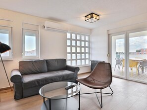 Villa | Living area - Serene Villa in Seline With Private Swimming Pool (Starigrad)