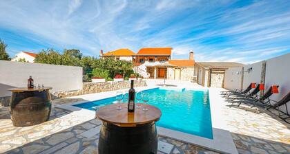 Charming Villa in Poličnik with Swimming Pool