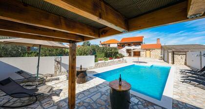 Charming Villa in Poličnik with Swimming Pool