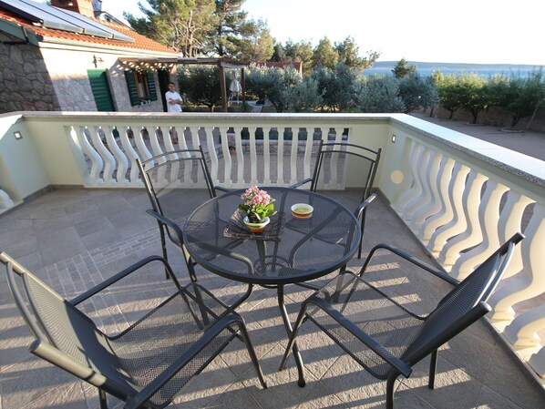 Apartment | Balcony - Luxurious Apartment in Starigrad With Sauna (Starigrad)