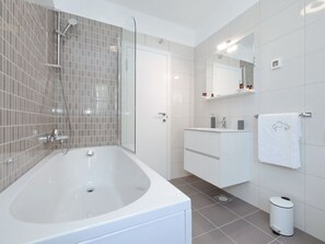 Apartment | Bathroom - Luxurious Apartment in Starigrad With Sauna (Starigrad)