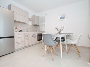 Dining - Luxurious Apartment in Starigrad With Sauna (Starigrad)
