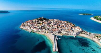 Exquisite Villa with Private Hot Tub in Grebaštica