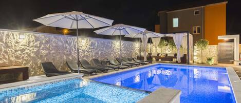 Villa | Pool | Indoor pool, outdoor pool