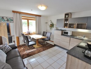 Dining - Peaceful Apartment in Salzburg near Ski Area (Piesendorf)