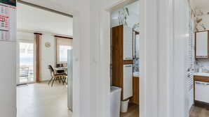 Shower, towels