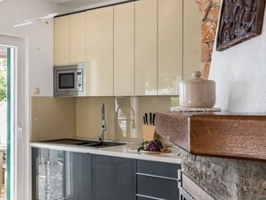 House | Private kitchen - Beach Front Vacation Home, Private Beach, Boat Rental (Rogoznica)