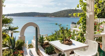 Beach Front Vacation Home, Private Beach, Boat Rental