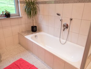 House | Bathroom - Apartment on a Farm on the Edge of the Forest (Muehlenbach)