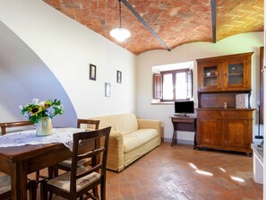 House | Dining - Well Kept Apartment near Cortona (Cortona)