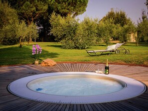 Inomhuspool och utomhuspool