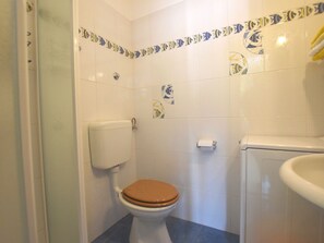 Apartment | Badezimmer | Dusche, Handtücher