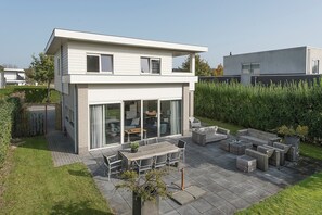 Exterior - Luxury Villa in Harderwijk With Garden (Zeewolde)
