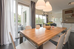 House | Private kitchen | Electric kettle, high chair - Luxury Villa in Harderwijk With Garden (Zeewolde)
