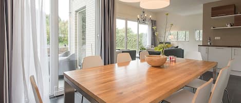 Electric kettle, high chair