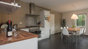 House | Private kitchen | Electric kettle, highchair