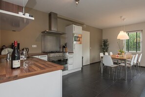 House | Private kitchen | Electric kettle, high chair - Luxury Villa in Harderwijk With Garden (Zeewolde)
