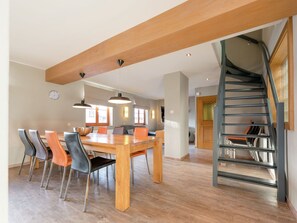 Dining - Spacious Chalet near Ski Area in Dienten am Hochkonig (Dienten am Hochkoenig)