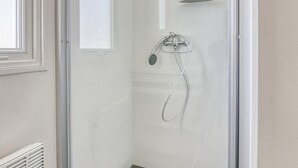 Shower, hair dryer - Graceful Mobile Home in Canet-en-roussillon With Pool (Canet-en-Roussillon)