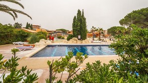 Outdoor pool - Graceful Mobile Home in Canet-en-roussillon With Pool (Canet-en-Roussillon)
