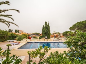 Outdoor pool - Graceful Mobile Home in Canet-en-roussillon With Pool (Canet-en-Roussillon)