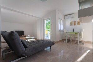 Apartment | Living room - Apartment in Sveti Vid Near the Adriatic (Malinska-Dubasnica)