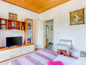 Apartment | 3 bedrooms, individually furnished, bed sheets - Simplistic Apartment in Šibenik near Sea Beach (Sibenik)
